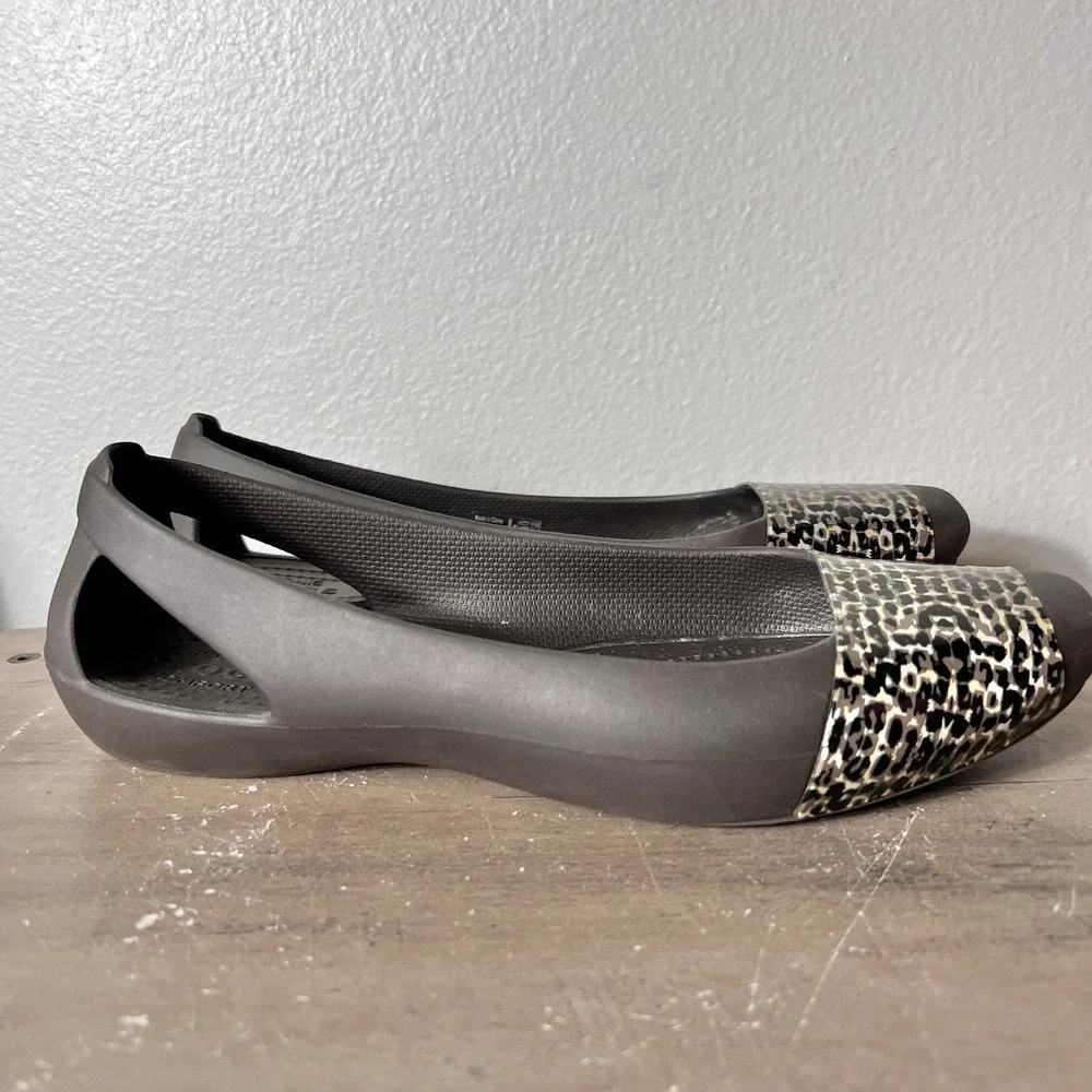 Crocs Iconic Sienna Brown/Leopard Print Ballet‎ Slip-on Flats Womens W8 EUC
